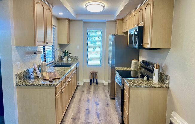 Stunning 2 bed 2 bath Condo In San Carlos