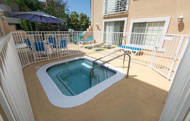 Apartment Building in Los Angeles Jacuzzi