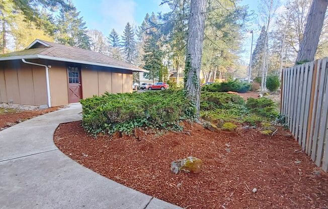 Tastefully Remodeled Pet Friendly 3 Bedroom Home with New Appliances, Carpet, Paint Located In Lake Oswego.