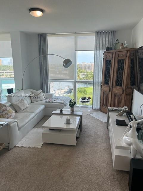 7900 Harbor Island Dr