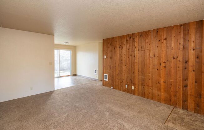 2 beds, 1 bath, $1,400, Unit #3