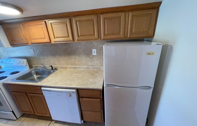 1 bed, 1 bath, 468 sqft, $1,100, Unit Rear