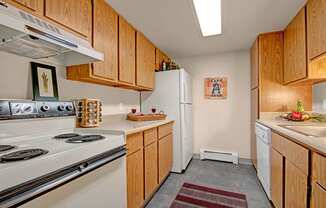 Eagle Ridge Kitchen Long Apartments in Colorado Springs, CO
