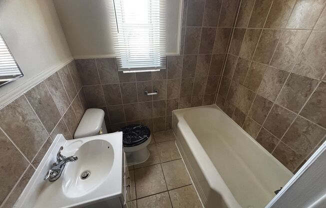 1 bed, 1 bath, $995, Unit 0027BTH