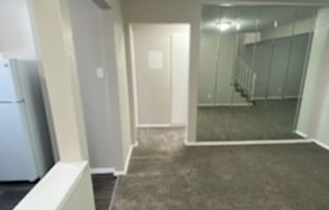 2 beds, 1 bath, 1,105 sqft, $875, Unit 2703-304
