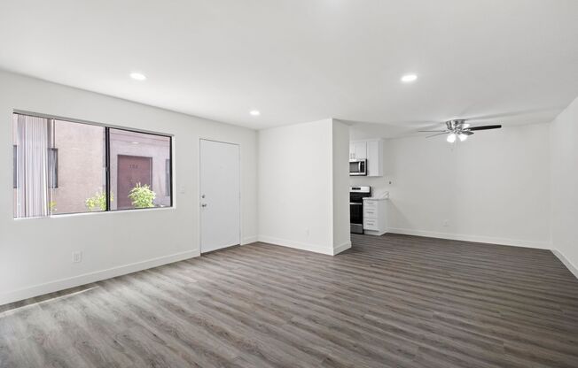 1010 - 1012 E Acacia Ave