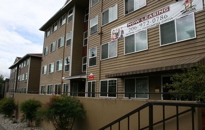 3 beds, 2 baths, 643 sqft, $2,450, Unit B405