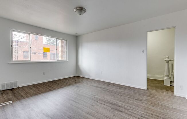 Available NOW- Charming 4 Bedroom 1.5 bath Townhouse in the Heart of Mt. Oliver!