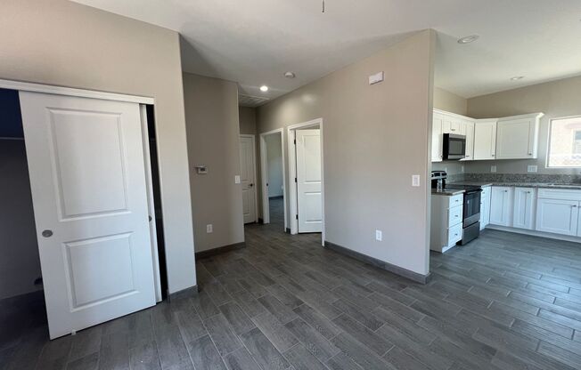 2 beds, 1 bath, 803 sqft, $1,350