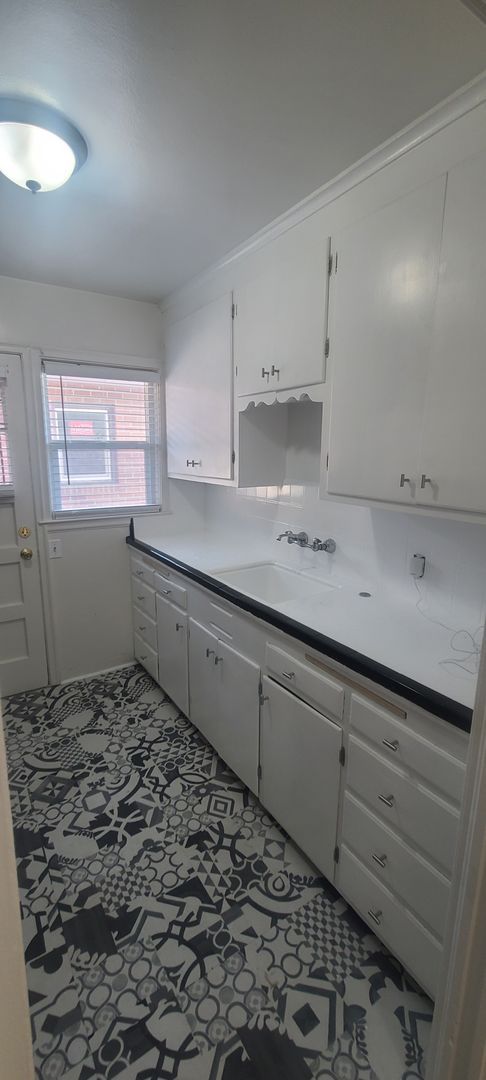 1 bed, 1 bath, 1,368 sqft, $1,525, Unit WELLS 1012