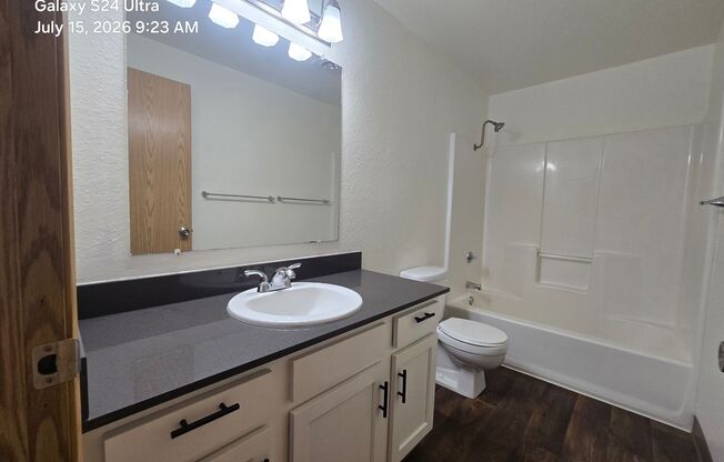 2 beds, 1 bath, 875 sqft, $1,375, Unit 127-20