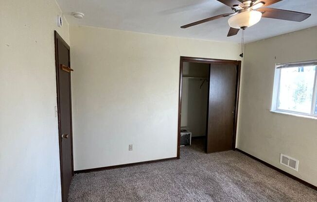 3 beds, 1 bath, $800, Unit Unit 2