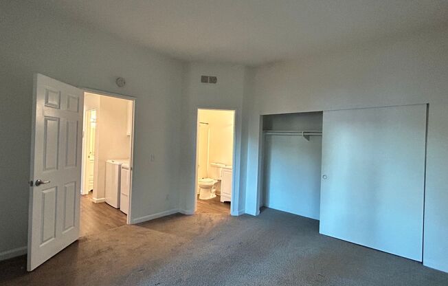 2 beds, 2 baths, 900 sqft, $2,600, Unit 14