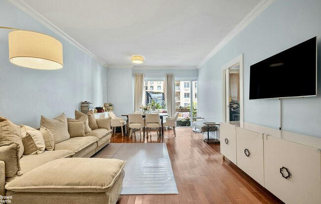 58 W 58th St Apt 14D