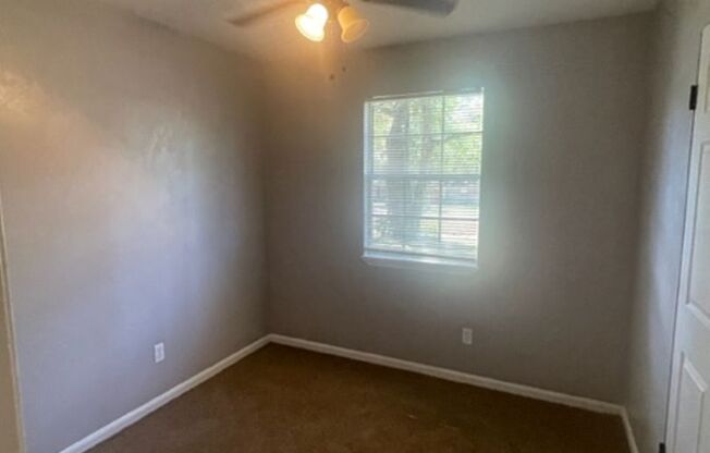 3 beds, 1.5 baths, 910 sqft, $1,400, Unit 4621 Autu