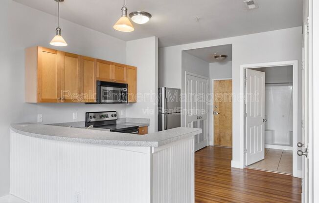 2 beds, 2 baths, 914 sqft, $1,650, Unit Apt 34