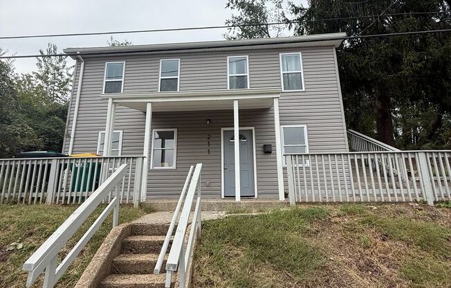 HOME FOR THE HOLIDAYS SPECIAL!-4 BEDROOM HOME IN FOX CHAPEL