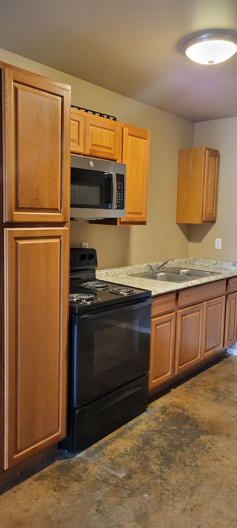 Newer Construction 2 bed/1 bath