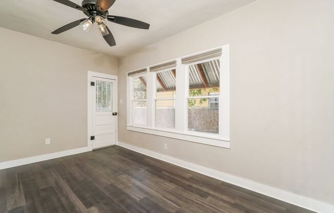 Charmer Close to Downtown!