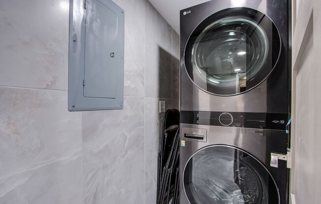 2 beds, 2 baths, $2,799, Unit # 1012
