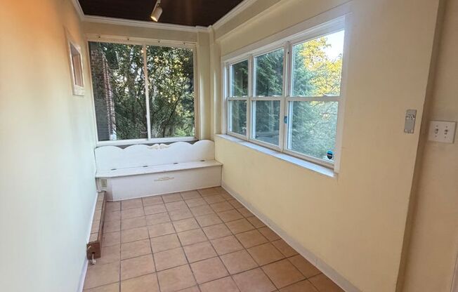 Renovated 4-Bedroom Apartment Near CMU, Pitt & Pittsburgh Hospitals!