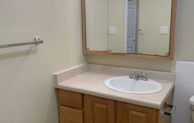 1 bed, 1 bath, 780 sqft, $1,130, Unit 606