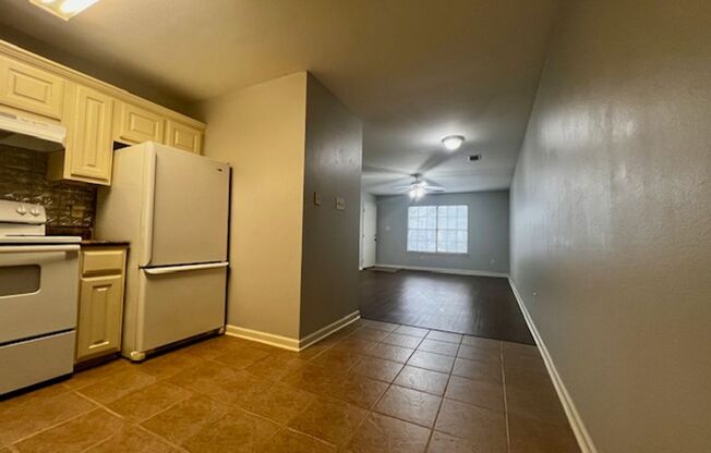 2 beds, 1 bath, 975 sqft, $975