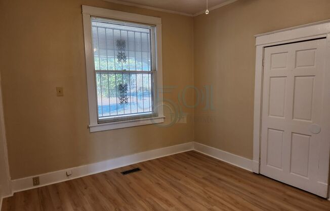 2 beds, 1 bath, $1,095, Unit Battery, 2219 S.