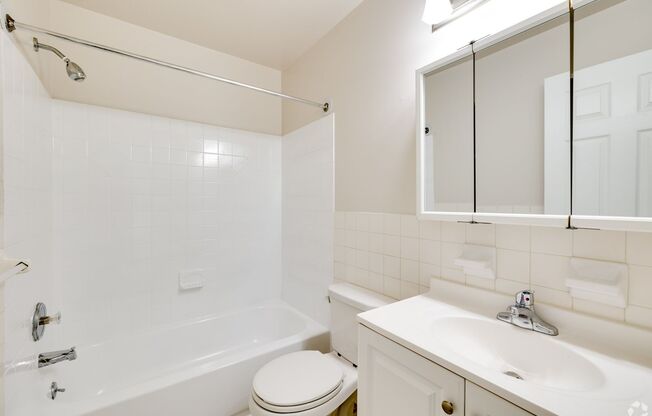 1 bed, 1 bath, 700 sqft, $1,239, Unit 423