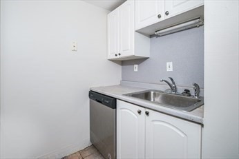 2 beds, 1.5 baths, 815 sqft, $3,200, Unit 414