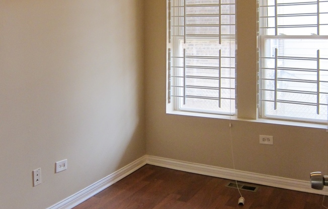 2 beds, 1 bath, $1,450, Unit 1639#1E