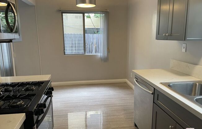 2 beds, 1 bath, 900 sqft, $2,500, Unit 2