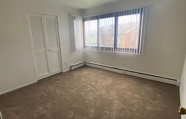 3 beds, 1.5 baths, 1,066 sqft, $1,499, Unit 5240 02