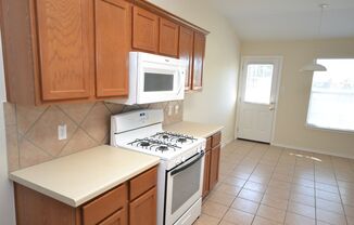 3 beds, 2 baths, $1,750, Unit 100 Steven St.