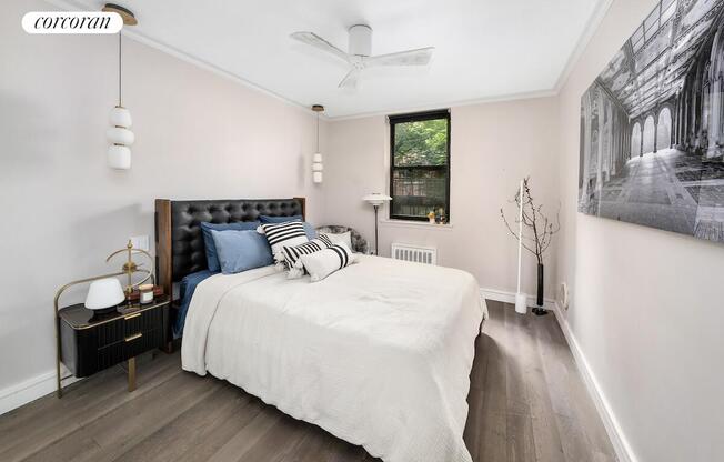 250 W 15 ST