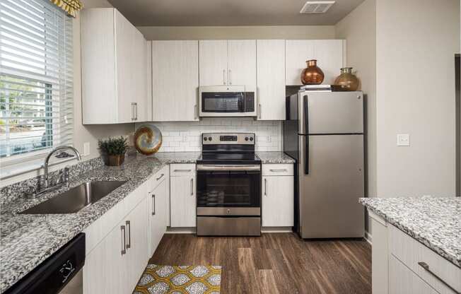 Kitchen gallery at Abberly Market Point Apartment Homes, South Carolina