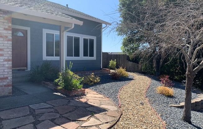 Beautiful 4 bed/3 bath Home in Novato ~ Views ~