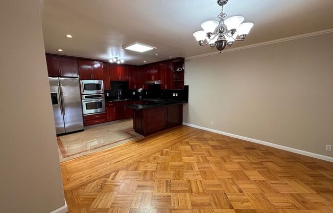 Bright & Spacious Single Family Home - Parkside