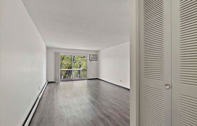 2 beds, 1.5 baths, 1,050 sqft, $1,395, Unit 7710-209