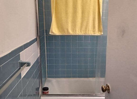 Studio, 1 bath, 999 sqft, $1,895, Unit 23