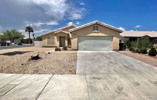 CUTE 4 BEDROOM 2 FULL BATHROOMS 2 CAR GARAGE SINGLE STORY HOME IN NORTH LAS VEGAS!