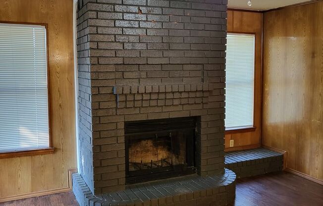 808 Austin #B Arlington, TX 76012