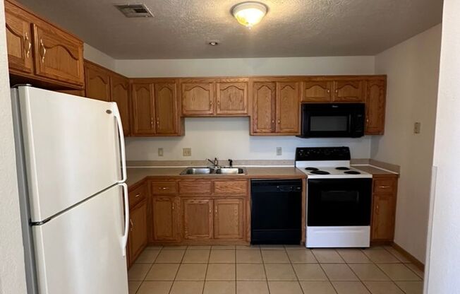 3 beds, 1 bath, $825