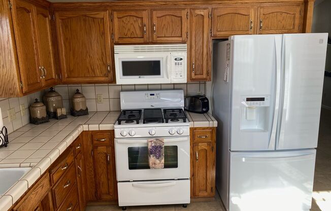 3 beds, 2 baths, $2,900