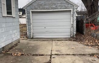 3 beds, 1 bath, $1,100