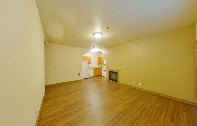 3 beds, 2 baths, $2,400, Unit 19