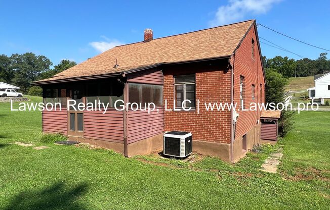 2 beds, 1 bath, $1,395