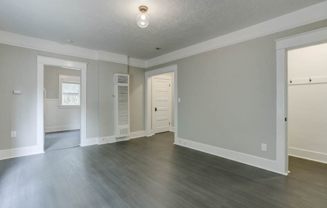 St. Johns: Gorgeous Renovated Studio Ready Late-May!