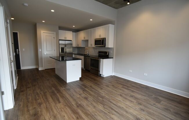 1 bed, 1 bath, 642 sqft, $2,570, Unit 3833-608