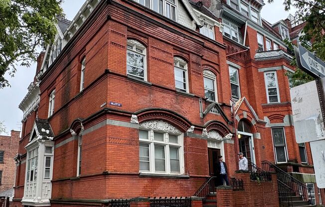 3 Bed / 3 Bath Apartments Across from Washington Park – $1,900/month